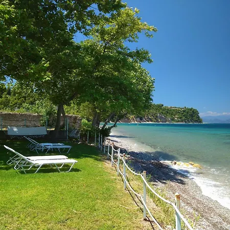 Simos In Paleokastro Edipsos