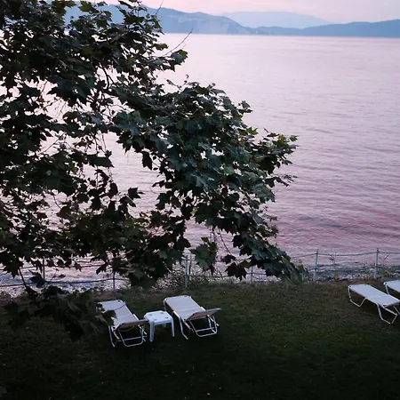 Simos In Paleokastro * Edipsos
