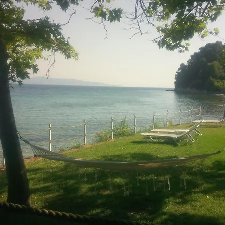 Simos In Paleokastro * Edipsos